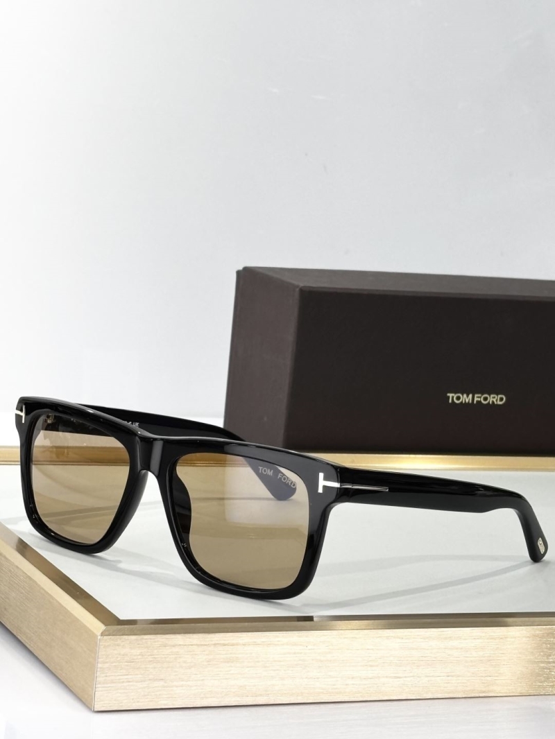 TOM FORD